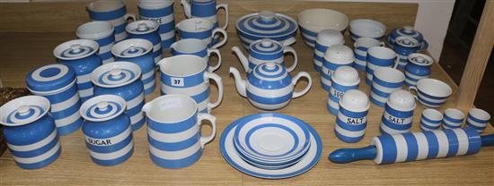 A collection of T&G Green Cornish ware